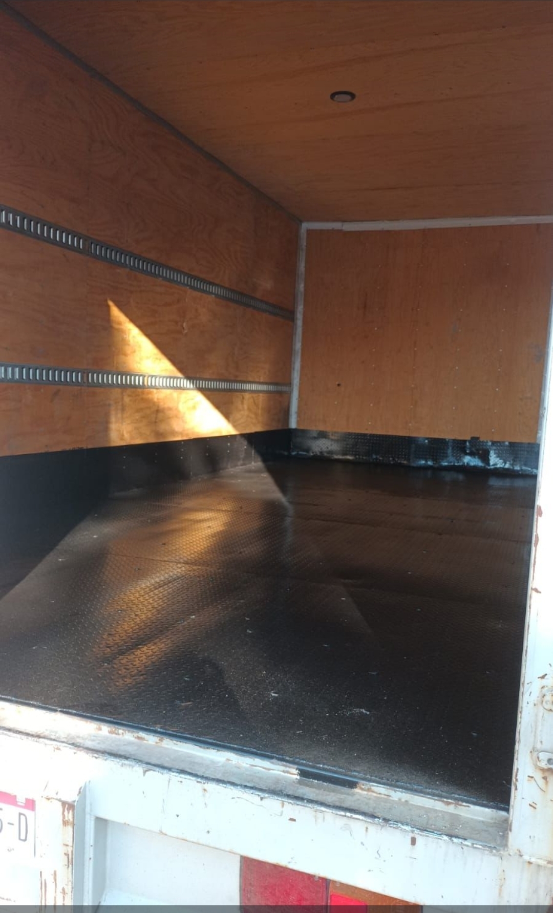 Camión caja seca de Onlinne Transportes